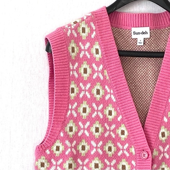 Aritzia Sunday Best Sundeh Preston Sweater Vest - Picture 4 of 10